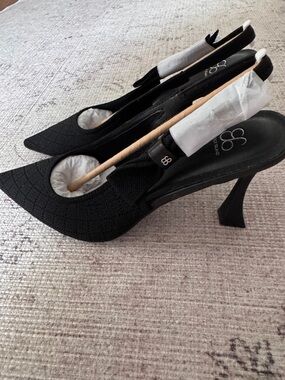 88 Milano Black Pointed Slingback Heels